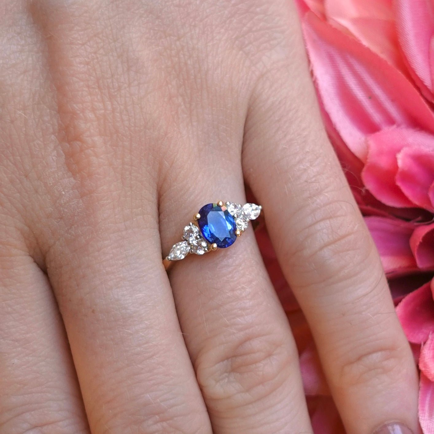 Eloise Ring in Diamond and Sapphire - 18k Gold - Lynor