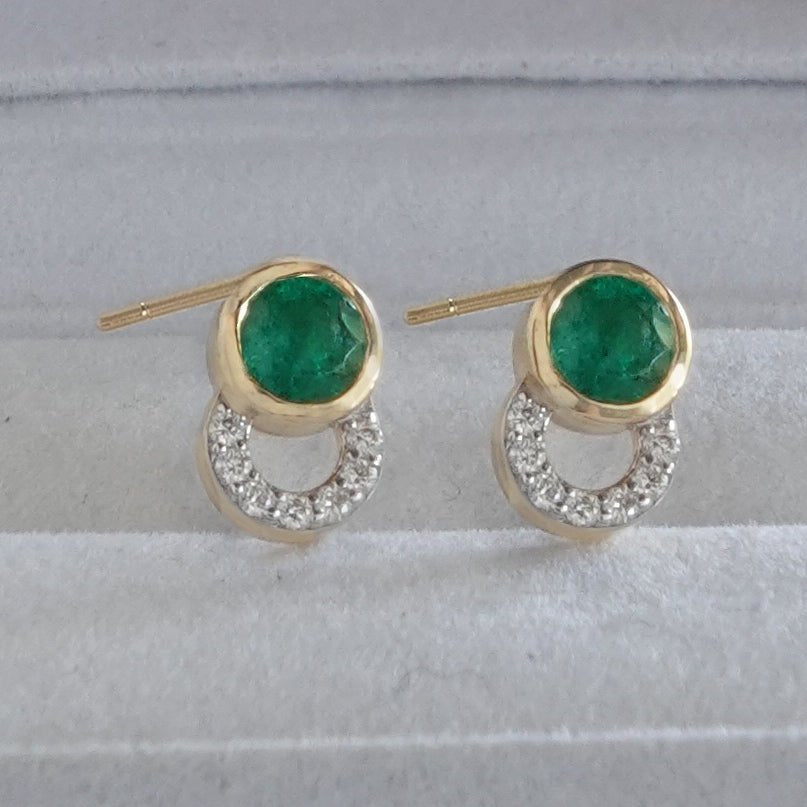 Emma Earrings in Diamond and Emerald - 18k Gold - Lynor