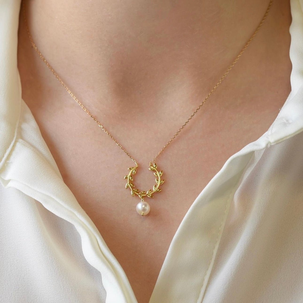 Glory Necklace in Pearl - 18k Gold - Lynor