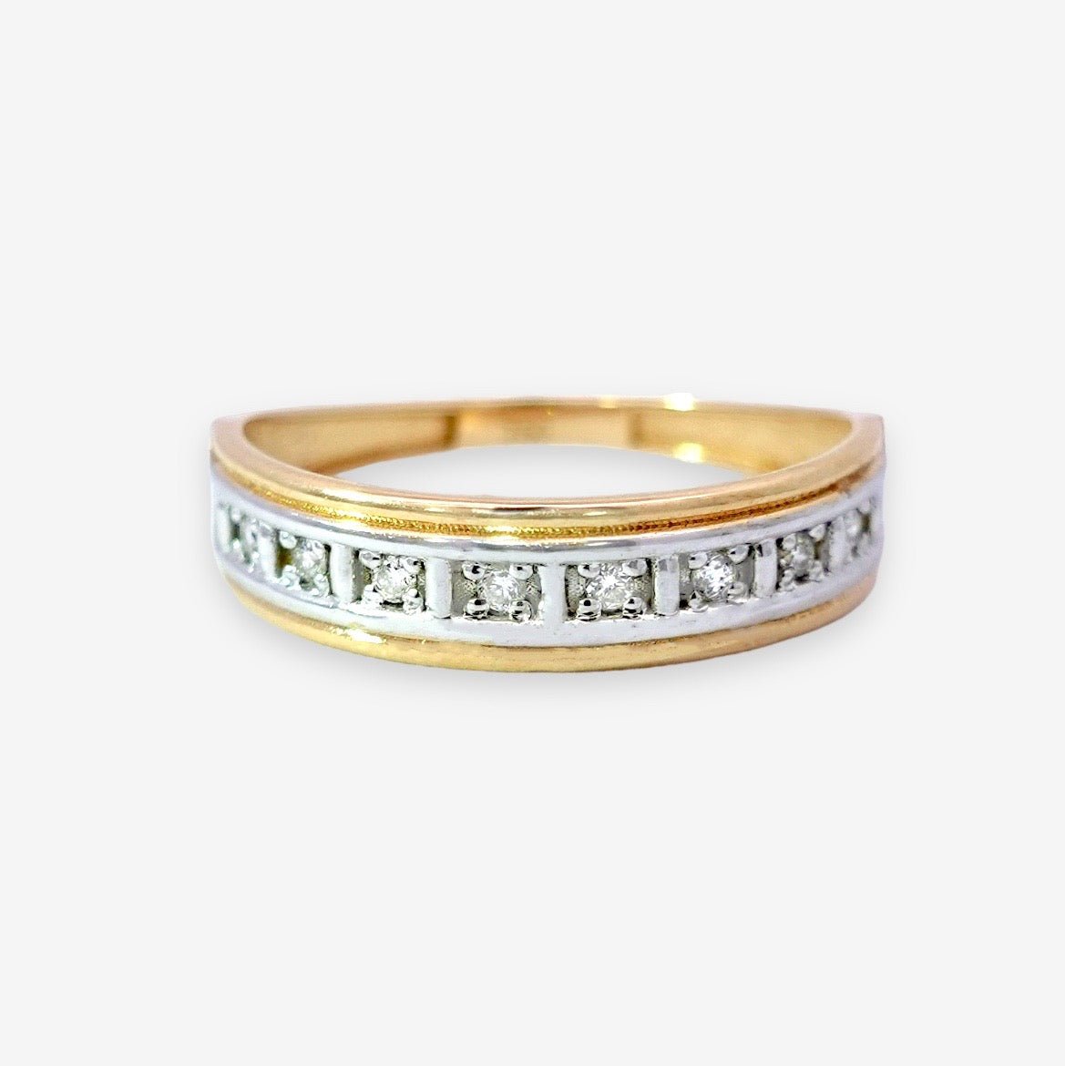 Half Band Ring in Diamond - 18k Gold - Lynor