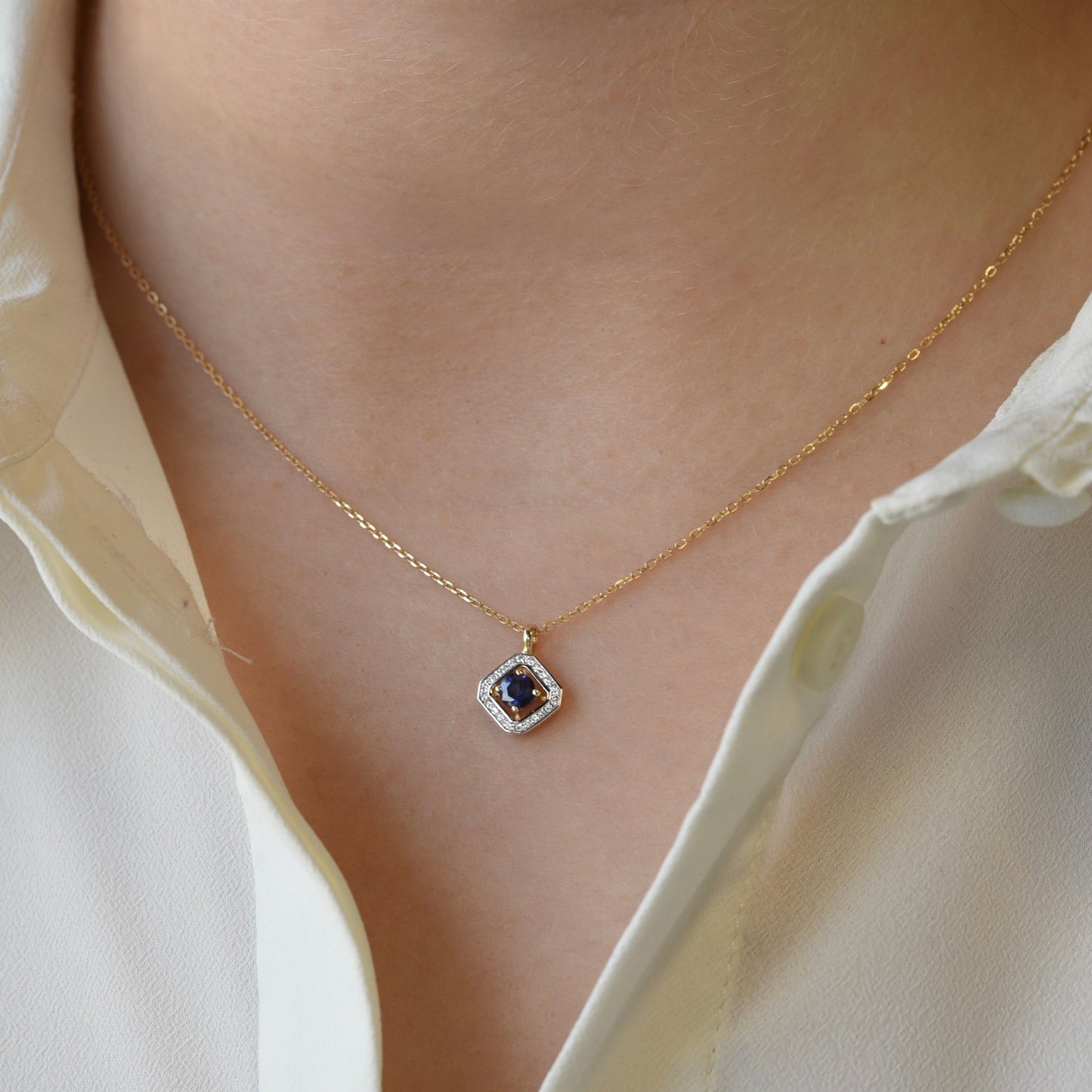 Helen Necklace in Diamond and Sapphire - 18k Gold - Lynor