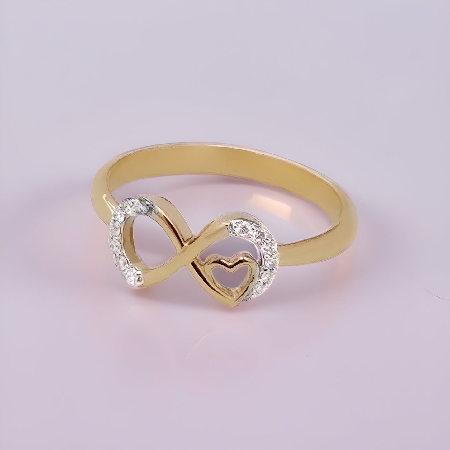 Infinity ring in Diamond - 18k Gold - Lynor