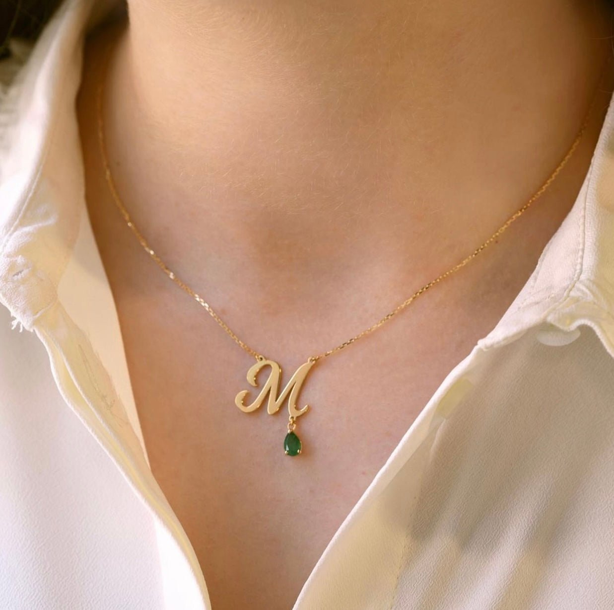 Initial Necklace in Emerald - 18k Gold - Ly