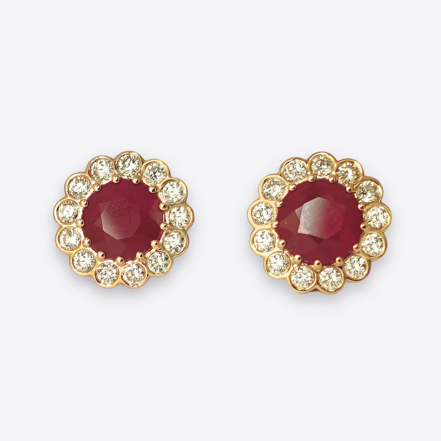 Jouri Earrings in Diamond and Ruby - 18k Gold - Lynor