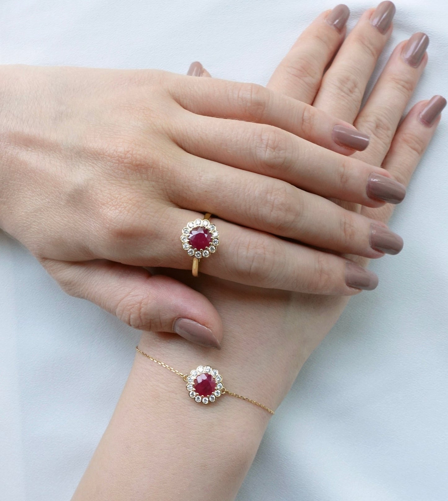 Jouri Ring in Diamond and Ruby - 18k Gold - Lynor