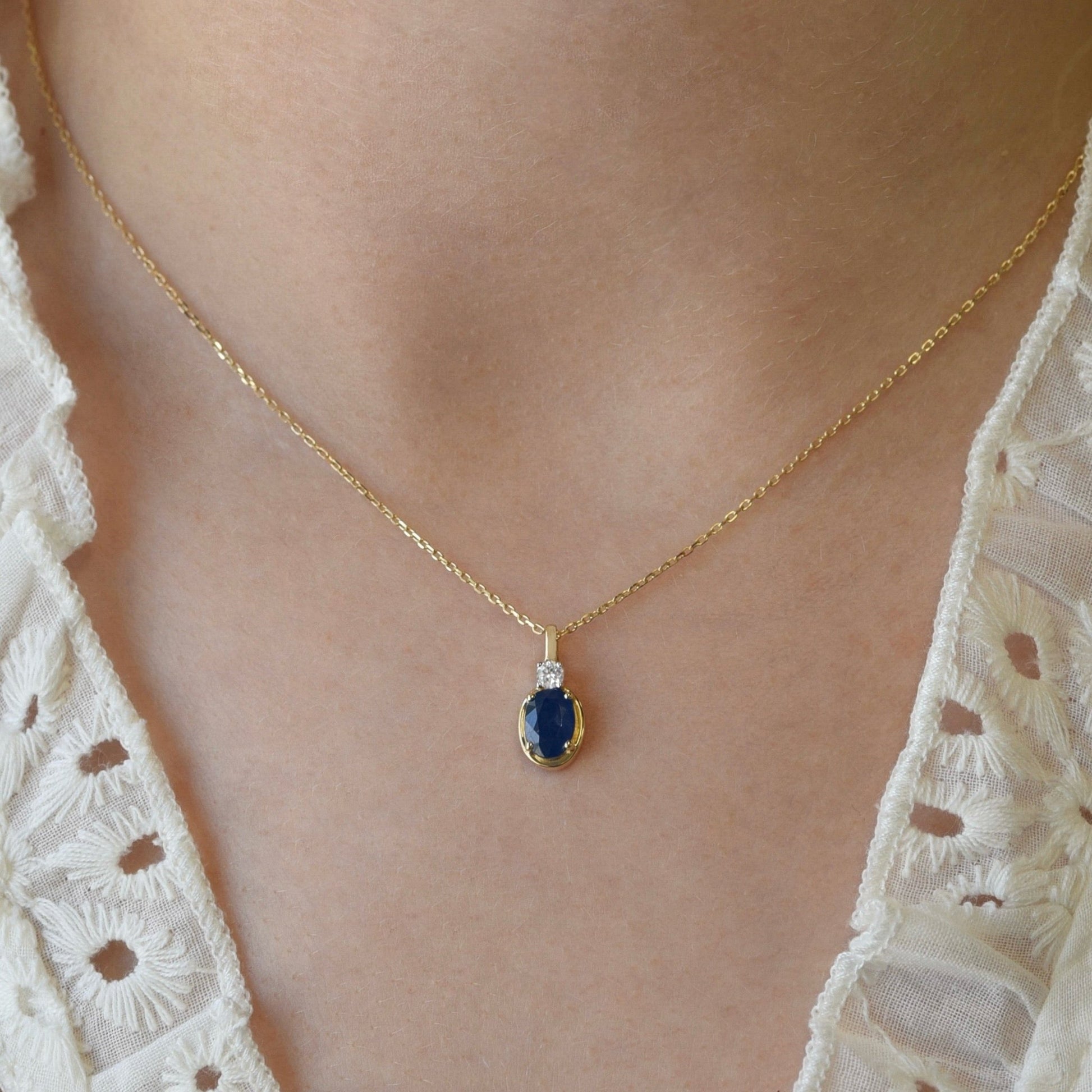 Larisa Necklace in Diamond and Sapphire - 18k Gold - Lynor