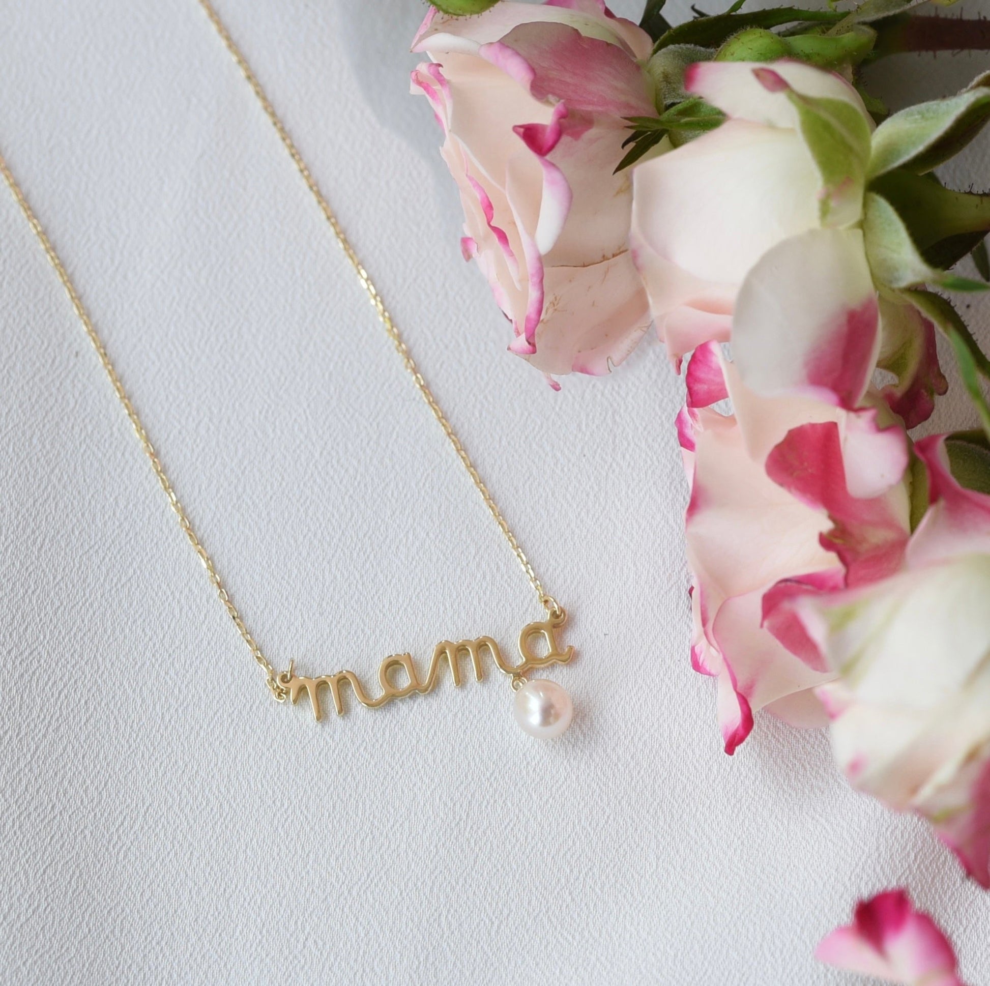 Mama Necklace in Pearl - 18k Gold - Lynor