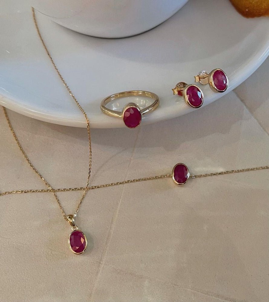 Oval Necklace in Ruby - 18k Gold - Ly