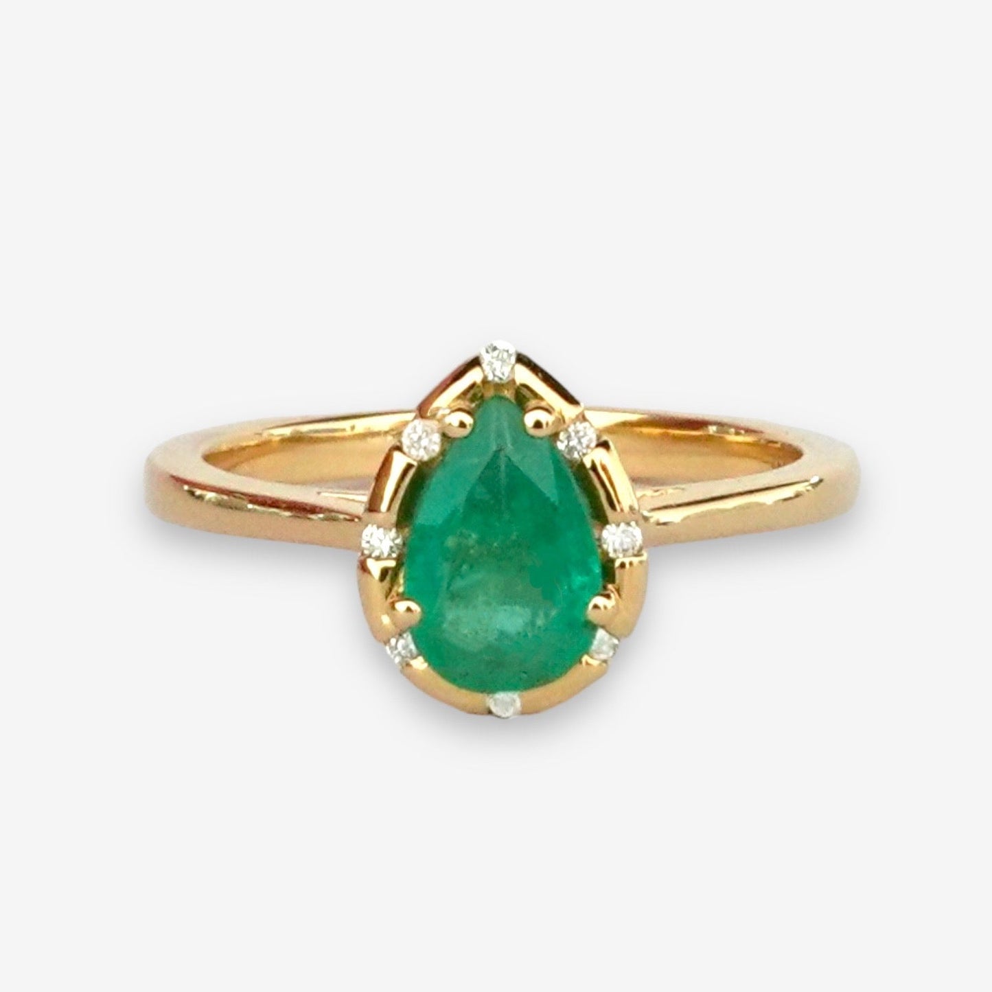 Ralda Ring in Diamond and Emerald - 18k Gold - Lynor