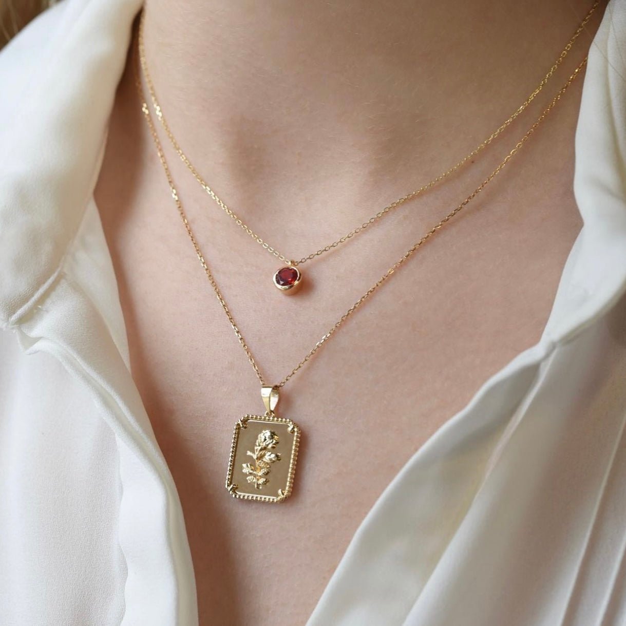 Rose Frame Necklace - 18k Gold - Ly