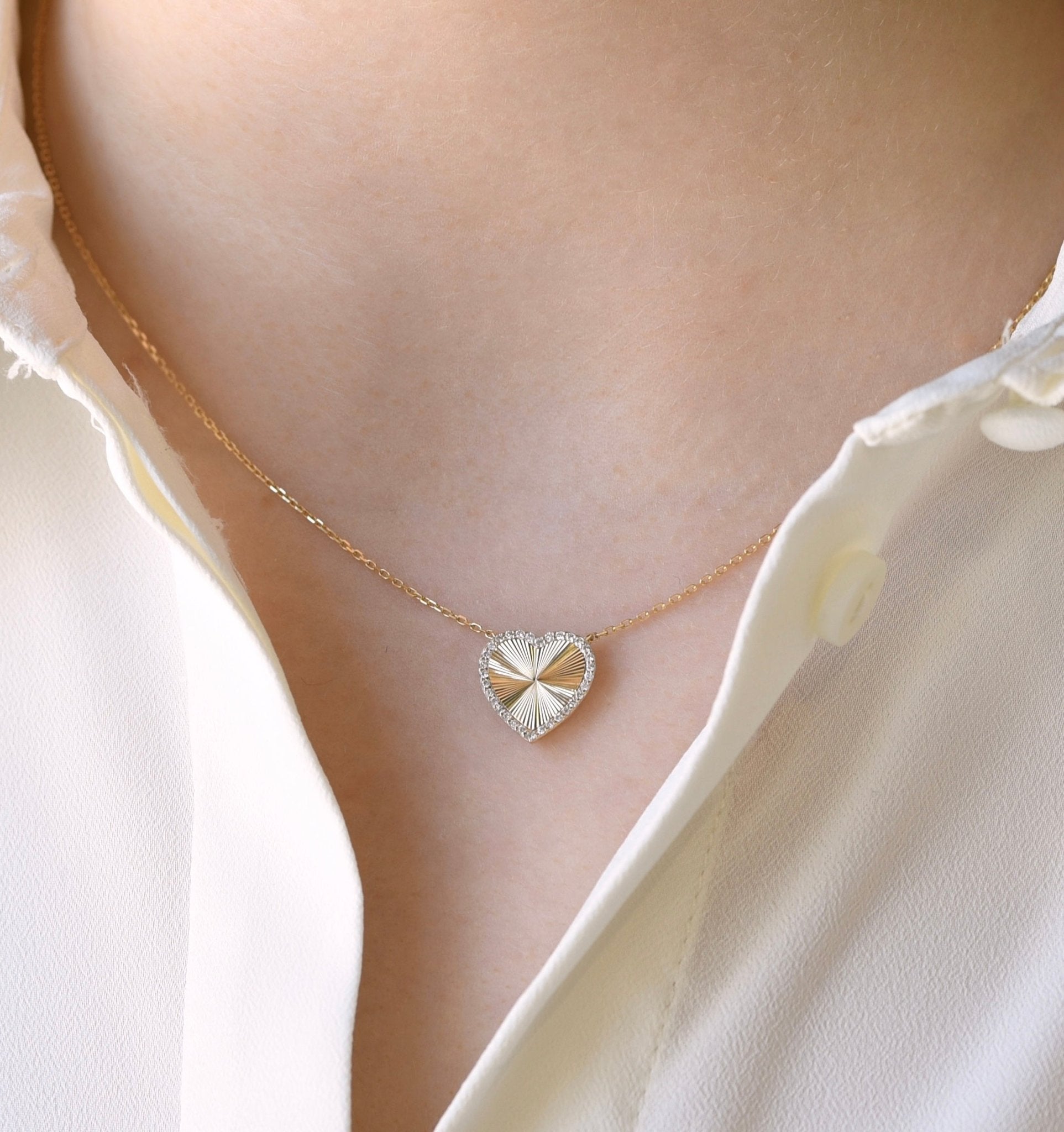Shiny Heart Necklace - 18k Gold - Lynor