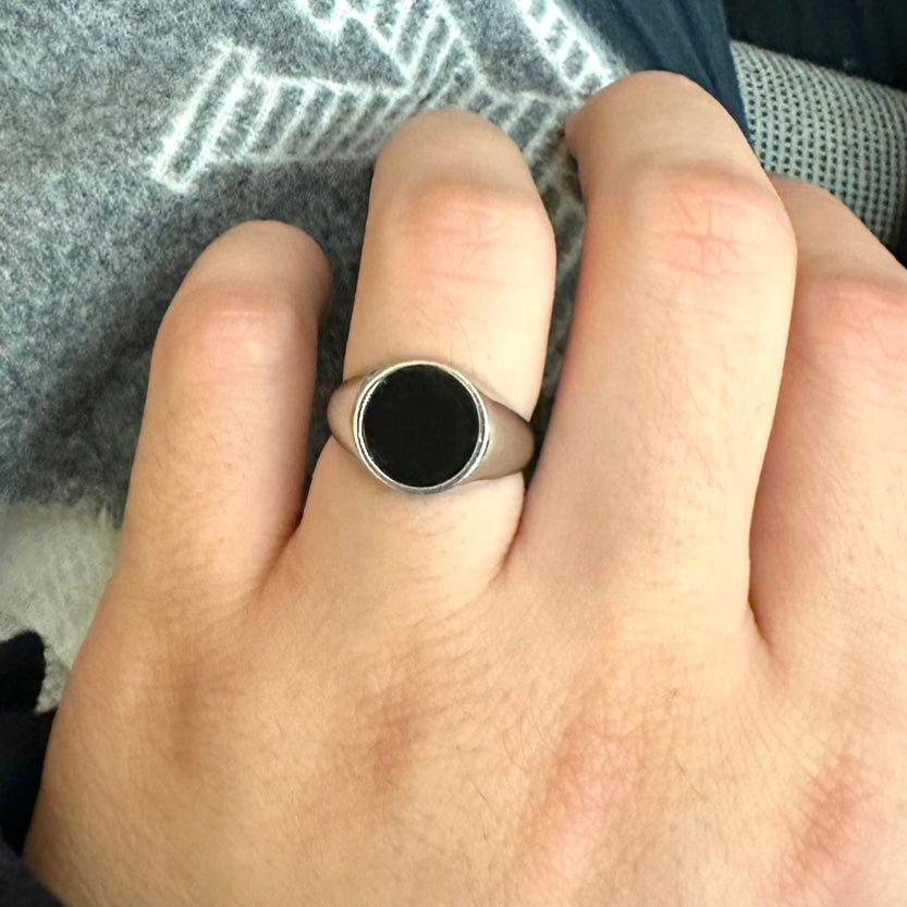 Signet Ring in Black Onyx - Platinum , for Him - 18k Gold - Lynor