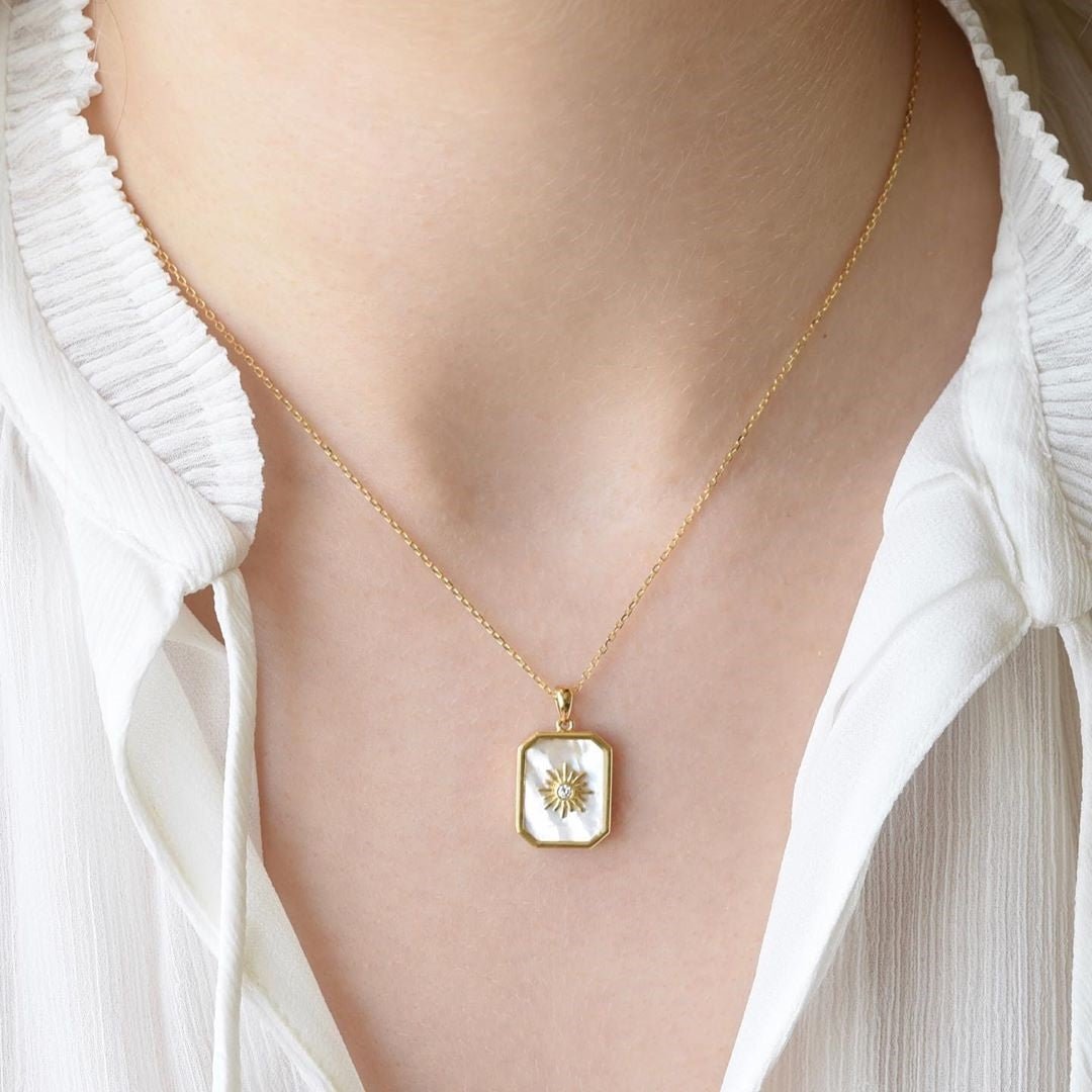 Sunshine Frame Necklace in Diamond - 18k Gold - Ly