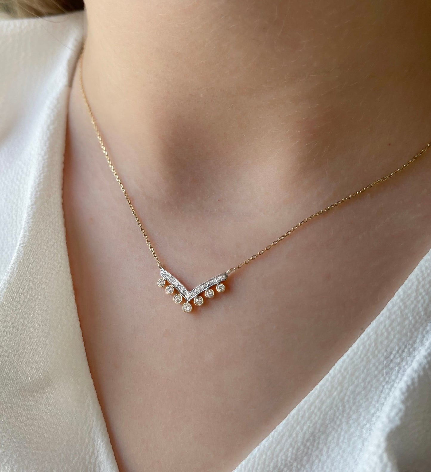 Victory Necklace in Diamond - 18k Gold - Lynor