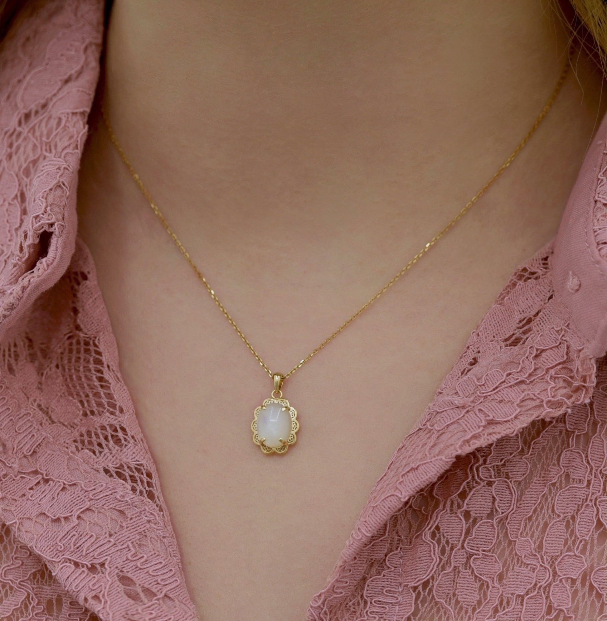White Fira Necklace - 18k Gold - Lynor